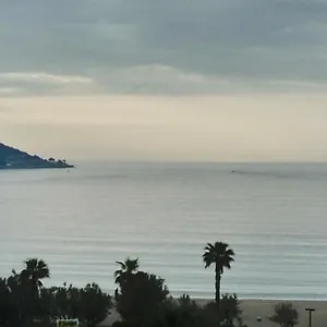 apartamento-roses-para-6-personas-maxvistas-mar-y-canal.topcostabravahotels.com/